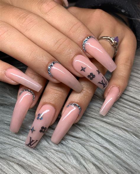 nail design louis vuitton